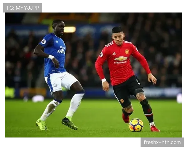 英超新秀奥马尔·哈钦森崭露锋芒，潜力与实力引发广泛关注