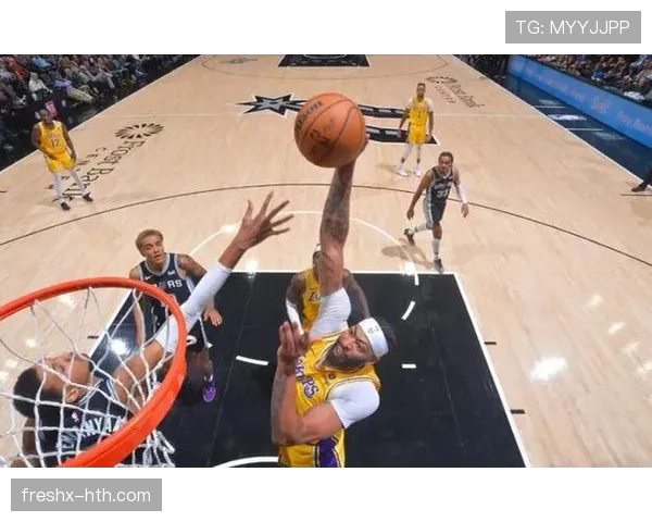 文班亚马利用挡拆拉开空间提升35分钟内内线得分效率明显